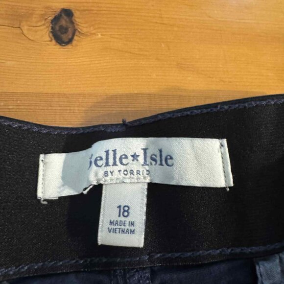 BELLE ISLE BY TORRID- 5'' High-Rise Twill Short women plus size - Picture 3 of 11